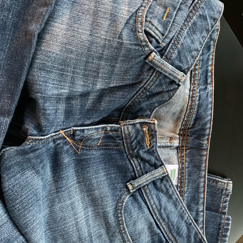 Levis - Picture 4 of 6